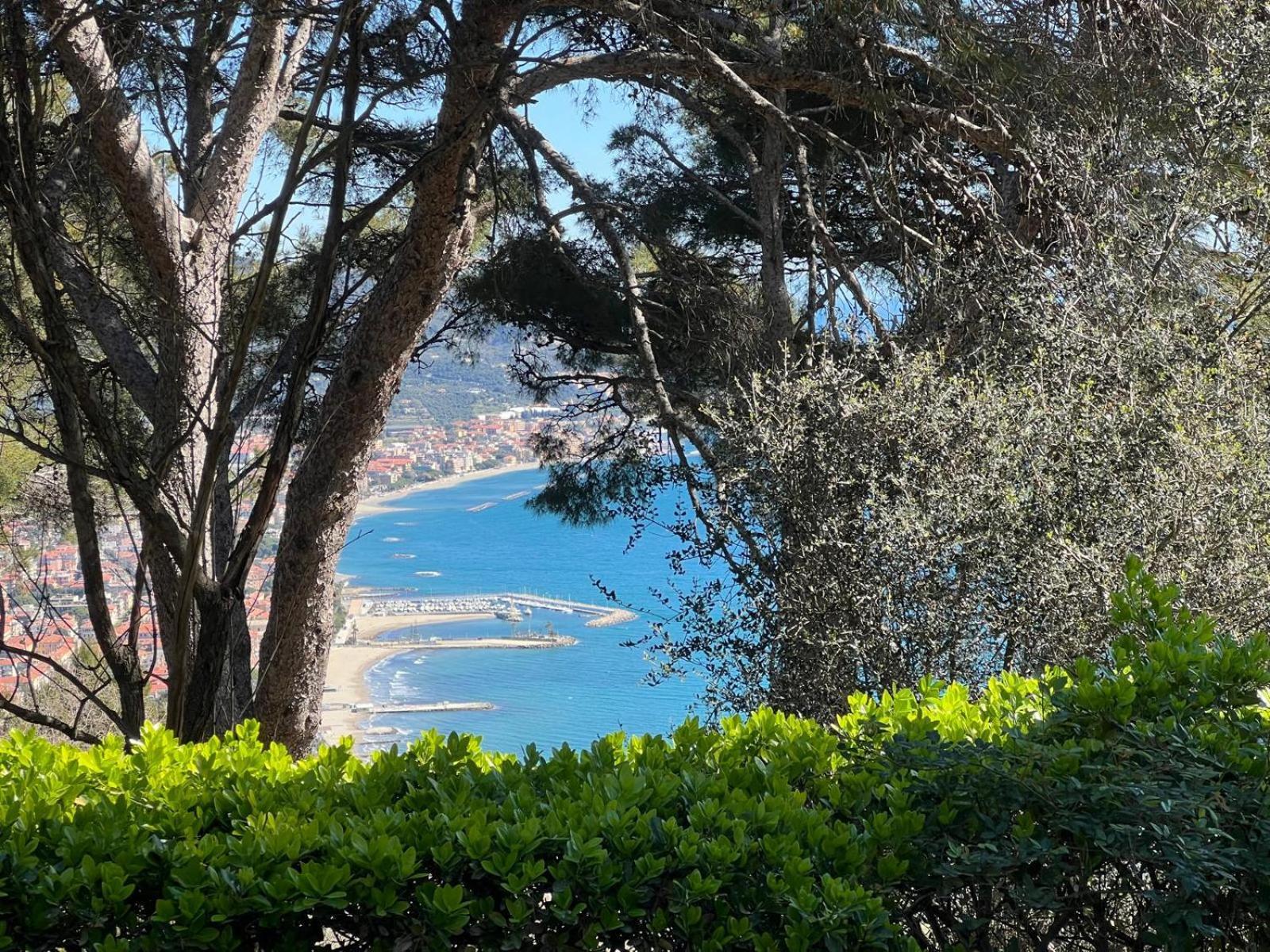 Torre Alpicella Holiday Home, A Scenic Escape Into Nature And Relaxation ดิอาโนมารีนา ภายนอก รูปภาพ